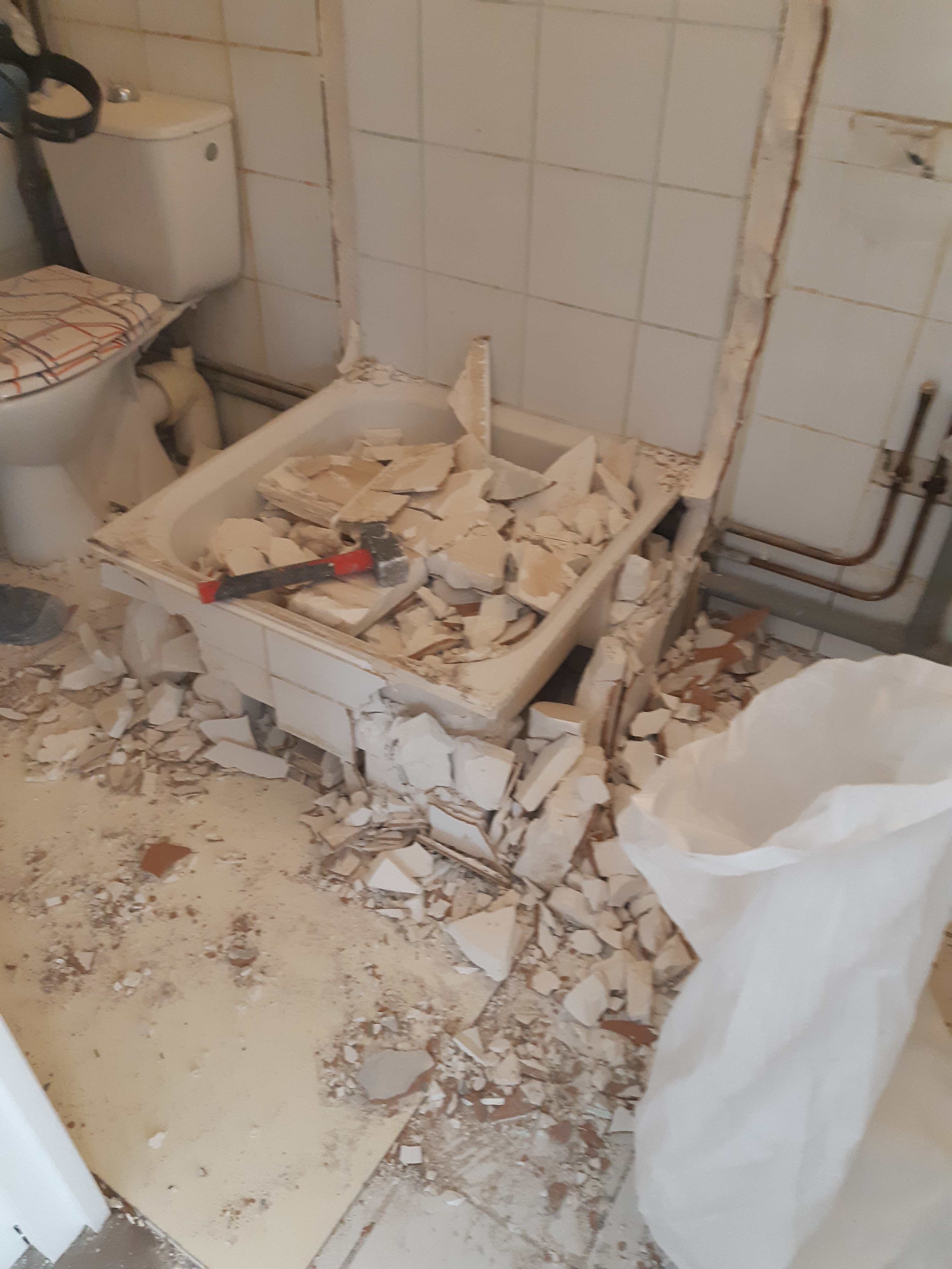 Avant Rénovation sanitaire complète