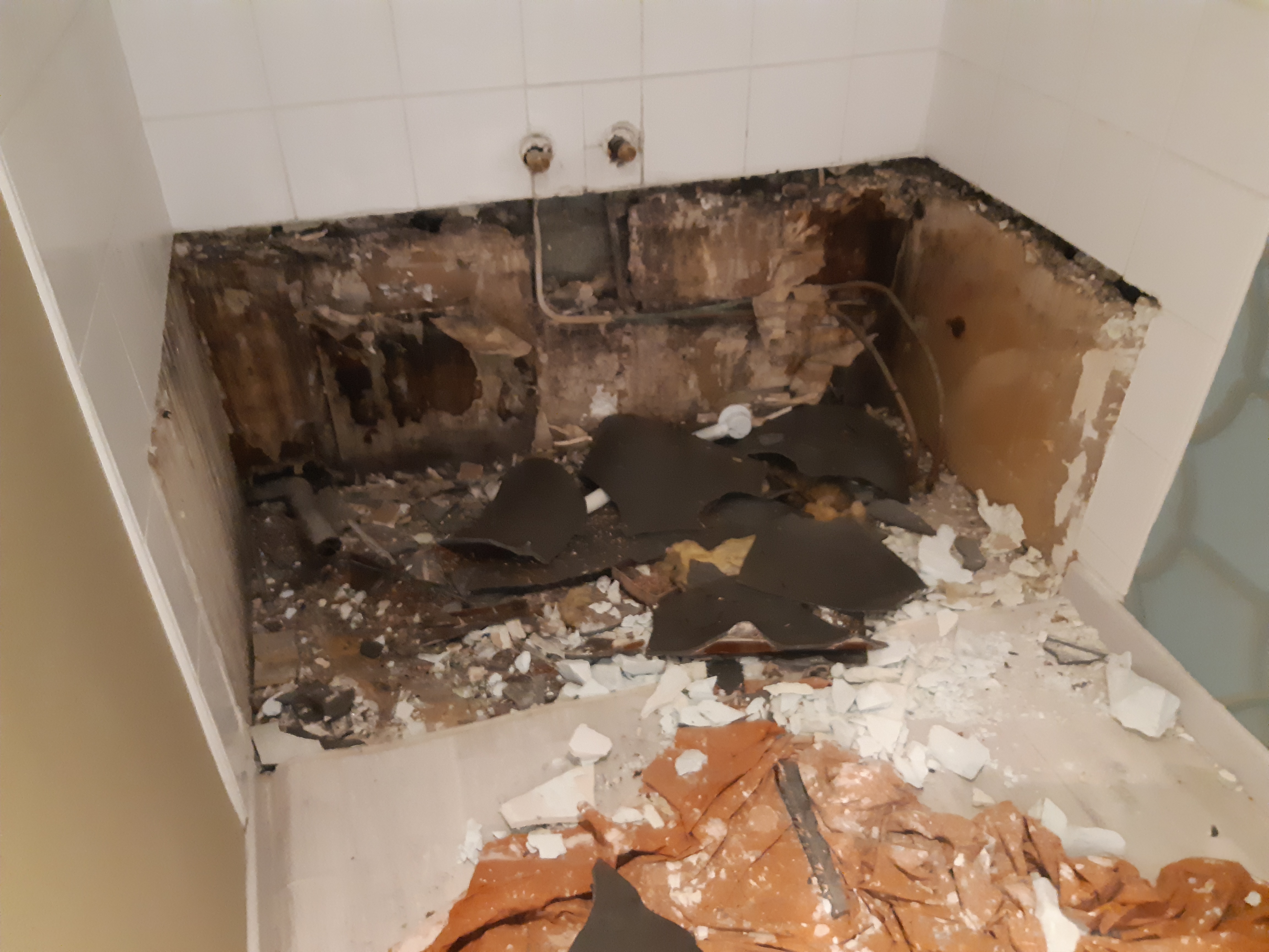 Avant Rénovation complète salle de bain